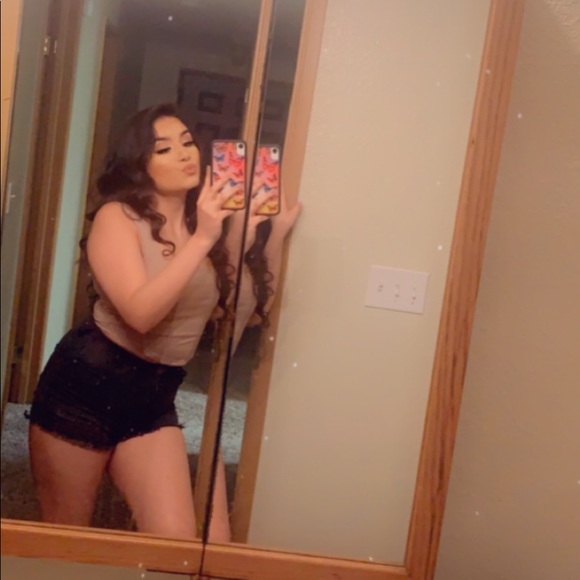 Meet your Posher, Allisa - Picture 5 of 5